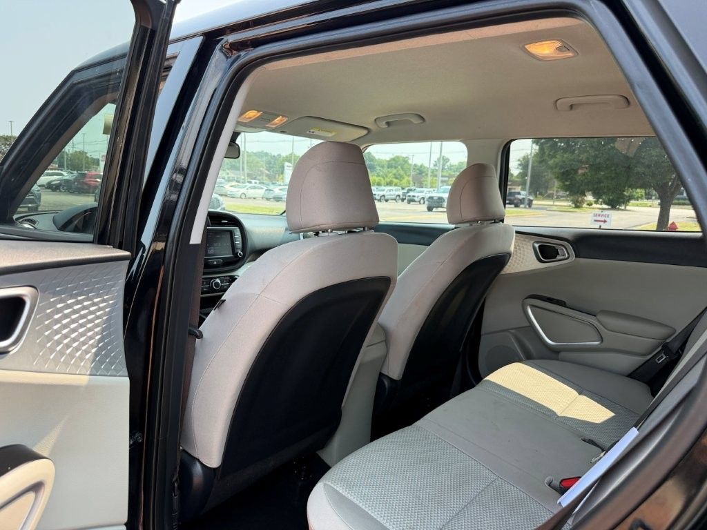 Used 2023 Kia Soul LX FWD image 14