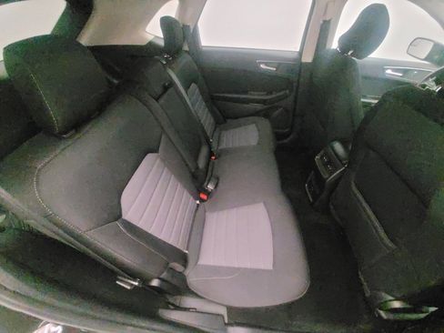 Used 2018 Ford Edge SE image 19
