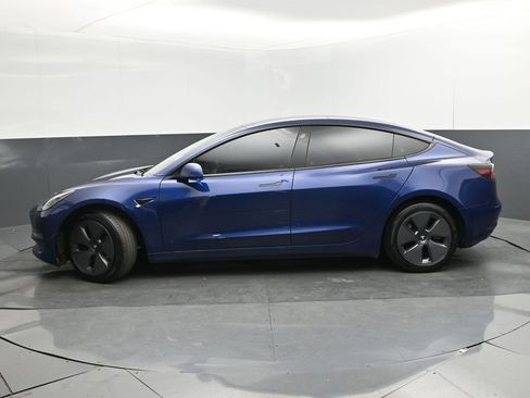 Used 2023 Tesla Model 3 Standard Range image 3