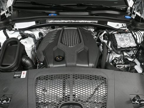 Certified 2025 Porsche Macan image 35