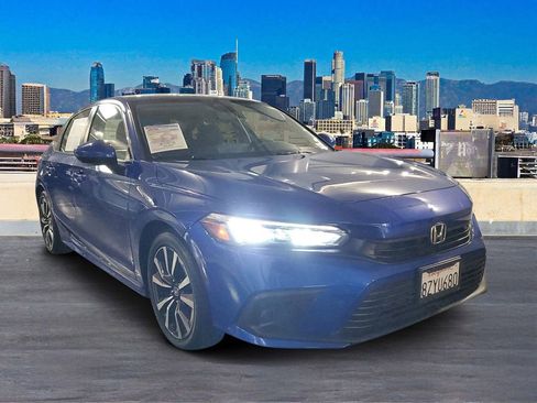 Used 2022 Honda Civic EX image 3