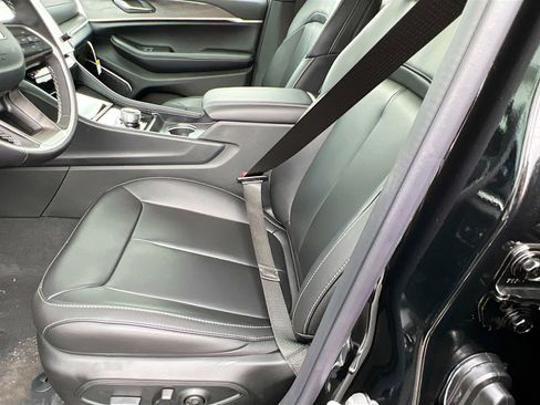 New 2026 Jeep Grand Cherokee L Limited w/ Limited Altitude Package AWD/4WD image 3