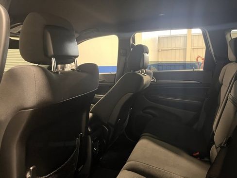 Used 2016 Jeep Grand Cherokee Laredo w/ Quick Order Package 23E image 17