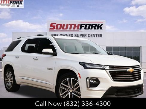 Used 2023 Chevrolet Traverse High Country image 1
