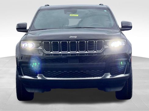 Used 2025 Jeep Grand Cherokee L Laredo w/ Trailer Tow Package AWD/4WD image 2