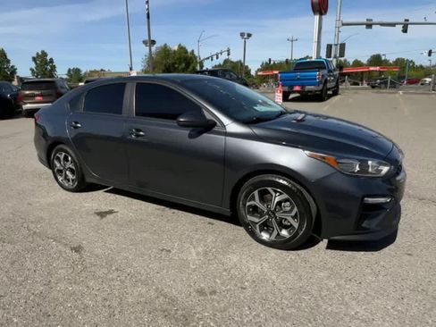 Used 2021 Kia Forte LXS FWD image 2