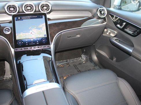 Used 2026 Mercedes-Benz GLC 300 image 29