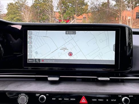 Used 2024 Kia Carnival EX image 13