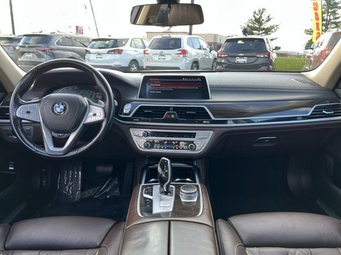 Used 2022 BMW 740i xDrive w/ Premium Package image 23