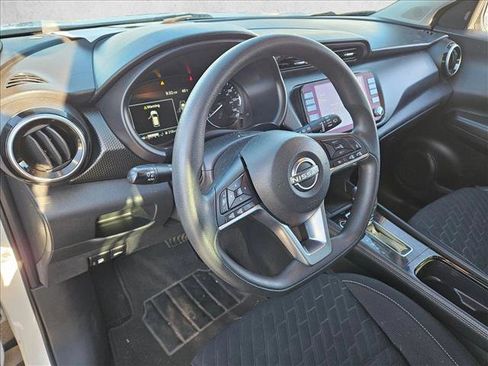 Used 2023 Nissan Kicks SV image 9