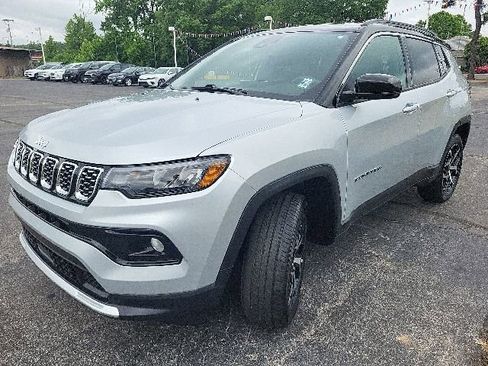 Used 2025 Jeep Compass Limited AWD/4WD image 7