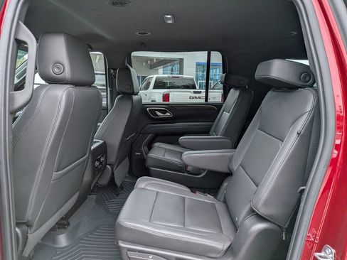 Certified 2022 Chevrolet Suburban LT w/ Luxury Package RWD image 13