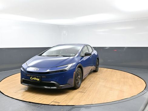 Used 2023 Toyota Prius LE FWD image 4
