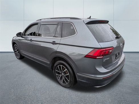 Used 2023 Volkswagen Taos SE w/ Panoramic Sunroof Package image 5