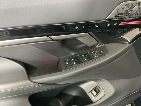 Certified 2025 BMW 530i w/ Premium Package image 19