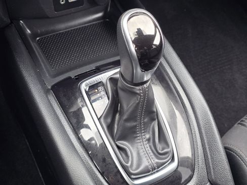 Used 2020 Nissan Rogue SV image 30