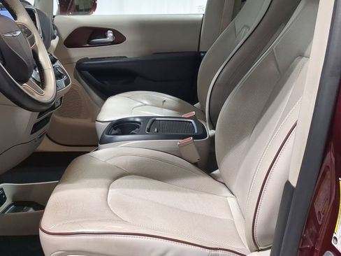 Used 2017 Chrysler Pacifica Limited w/ UConnect Theater Package image 30