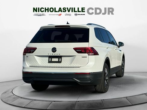 Used 2023 Volkswagen Tiguan SE w/ Panoramic Sunroof Package image 5