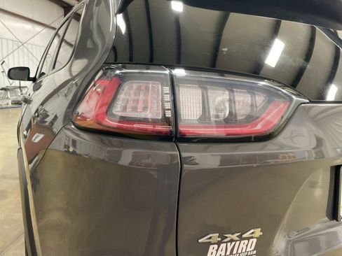 Used 2022 Jeep Cherokee Limited image 25