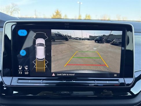 Certified 2025 Volkswagen Atlas Cross Sport SE image 21