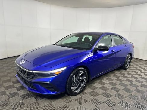 Used 2025 Hyundai Elantra Sport image 7