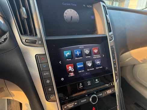 Used 2017 INFINITI Q50 3.0t Premium w/ Cargo Package (L95) RWD image 4