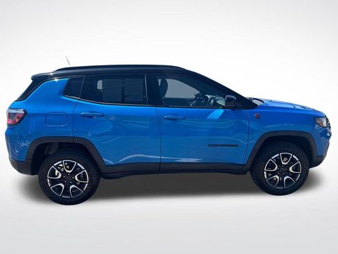 Used 2025 Jeep Compass Trailhawk AWD/4WD image 7