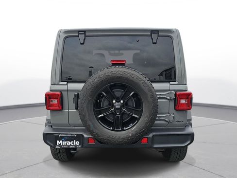 Used 2022 Jeep Wrangler Unlimited Sahara AWD/4WD image 6