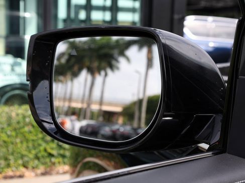 Certified 2025 INFINITI QX80 Luxe image 11