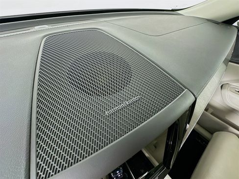 Used 2023 Volvo XC60 B6 Ultimate w/ Protection Package Premier image 18