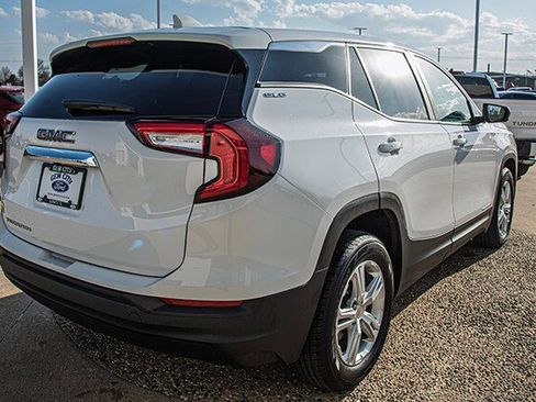 Used 2024 GMC Terrain SLE image 4