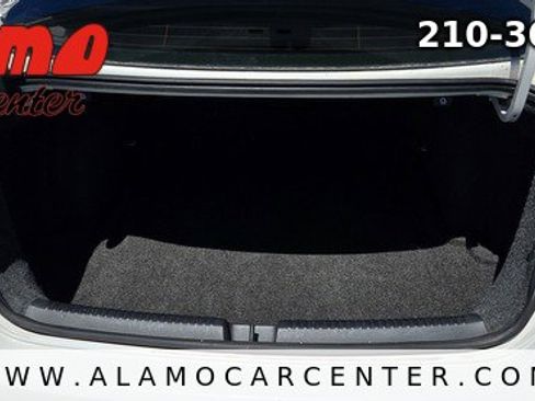 Used 2011 Volkswagen Jetta SE image 24