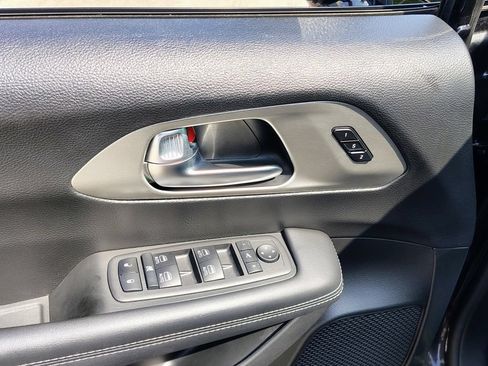 Used 2024 Chrysler Pacifica Premium FWD image 22