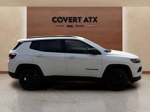 Used 2026 Jeep Compass Latitude AWD/4WD image 7