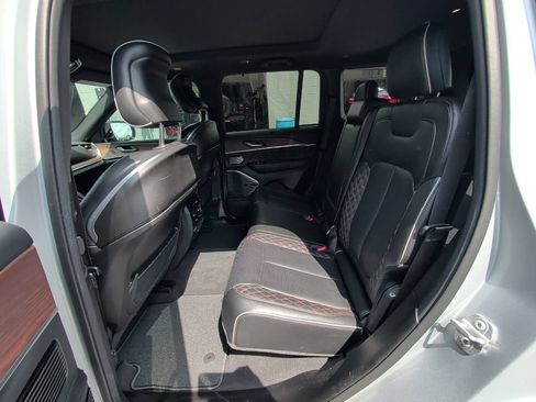 Used 2023 Jeep Grand Cherokee Summit w/ Luxury Tech Group V AWD/4WD image 13