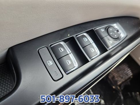 Used 2024 Kia Carnival LX FWD image 33