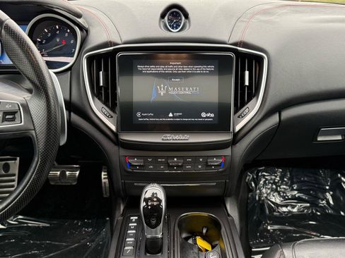Used 2018 Maserati Ghibli S GranSport RWD image 18