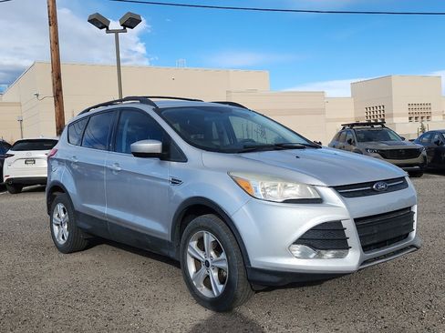 Used 2016 Ford Escape SE w/ Equipment Group 201A image 3