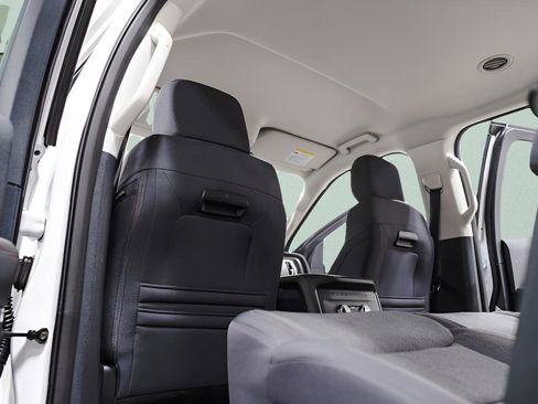 Used 2025 Ford Expedition Active image 32