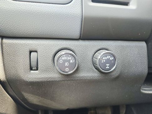 Used 2019 Chevrolet Colorado Z71 AWD/4WD image 35