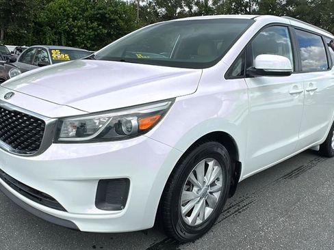 Used 2016 Kia Sedona LX w/ LX Convenience Package FWD image 2