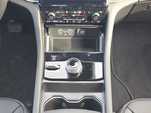 New 2025 Jeep Grand Cherokee Limited w/ Luxury Tech Group II image 13