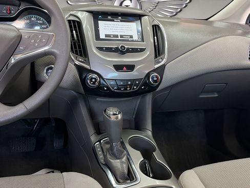 Used 2018 Chevrolet Cruze LT w/ Convenience Package image 14