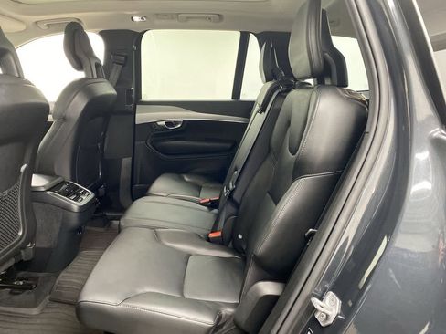 Used 2022 Volvo XC90 T5 Momentum image 18