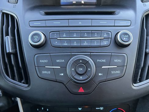 Used 2017 Ford Focus SE FWD image 19