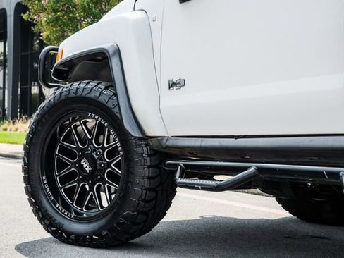 Used 2009 HUMMER H3 Alpha image 26