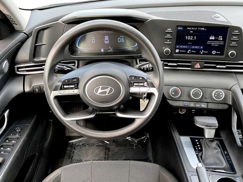 Used 2024 Hyundai Elantra SE image 5