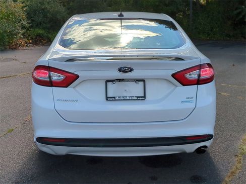 Used 2016 Ford Fusion SE w/ Equipment Group 201A image 5