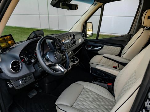 Used 2025 Mercedes-Benz Sprinter 3500 image 37