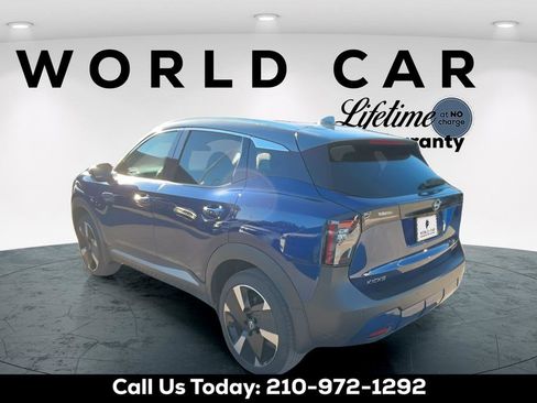 Used 2025 Nissan Kicks SR AWD/4WD image 5